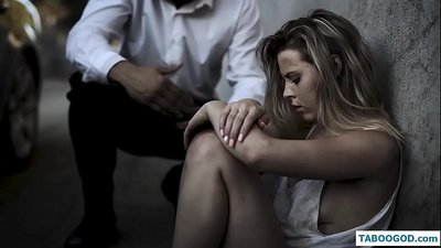 Những câu chuyện kỳ quặc: cô gái tuổi teen vô gia cư